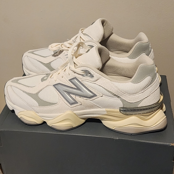 New Balance Cream and Light Gray Retro Runner Sneakers - Picture 2 of 5